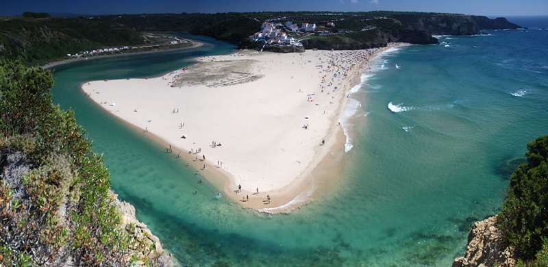 Пляж Praia de Odeceixe в Португалии