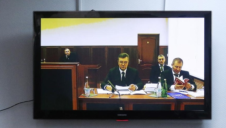 Янукович на допросе