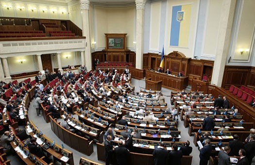 Парламент принял законы о санкциях и о люстрации
